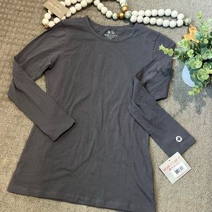 NWT Women's Long Sleeve Crew Neck Solid Stretch T-Shirt - Size M